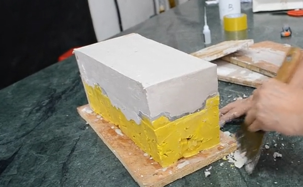 模具硅橡膠成型后怎樣制作外模？
